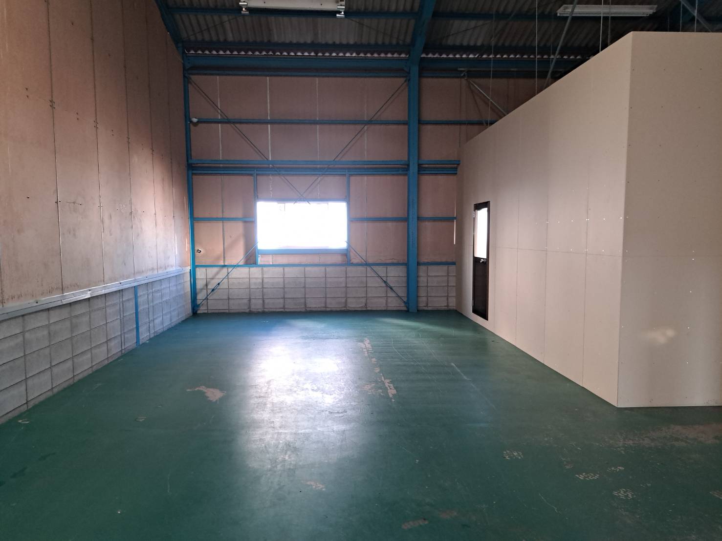 滋賀県守山市事務所兼倉庫の美装工事