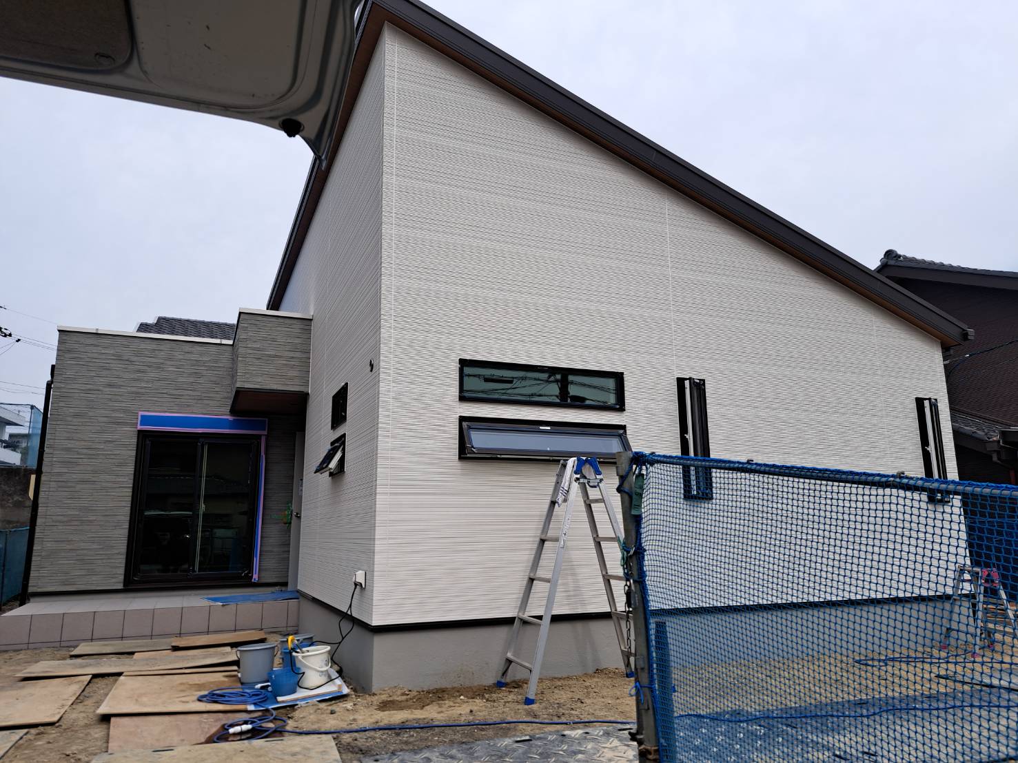 三重県四日市笹川新築美装工事を実施