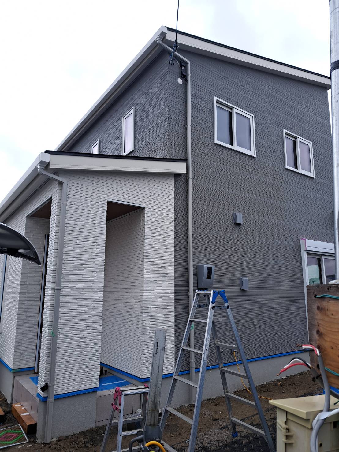 滋賀県湖南市石部新築美装工事を実施