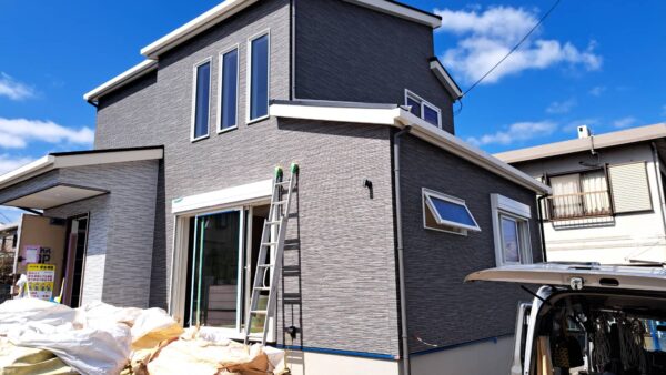 草津市追分町新築美装工事を実施