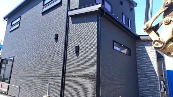 滋賀県守山市八代新築美装工事を実施