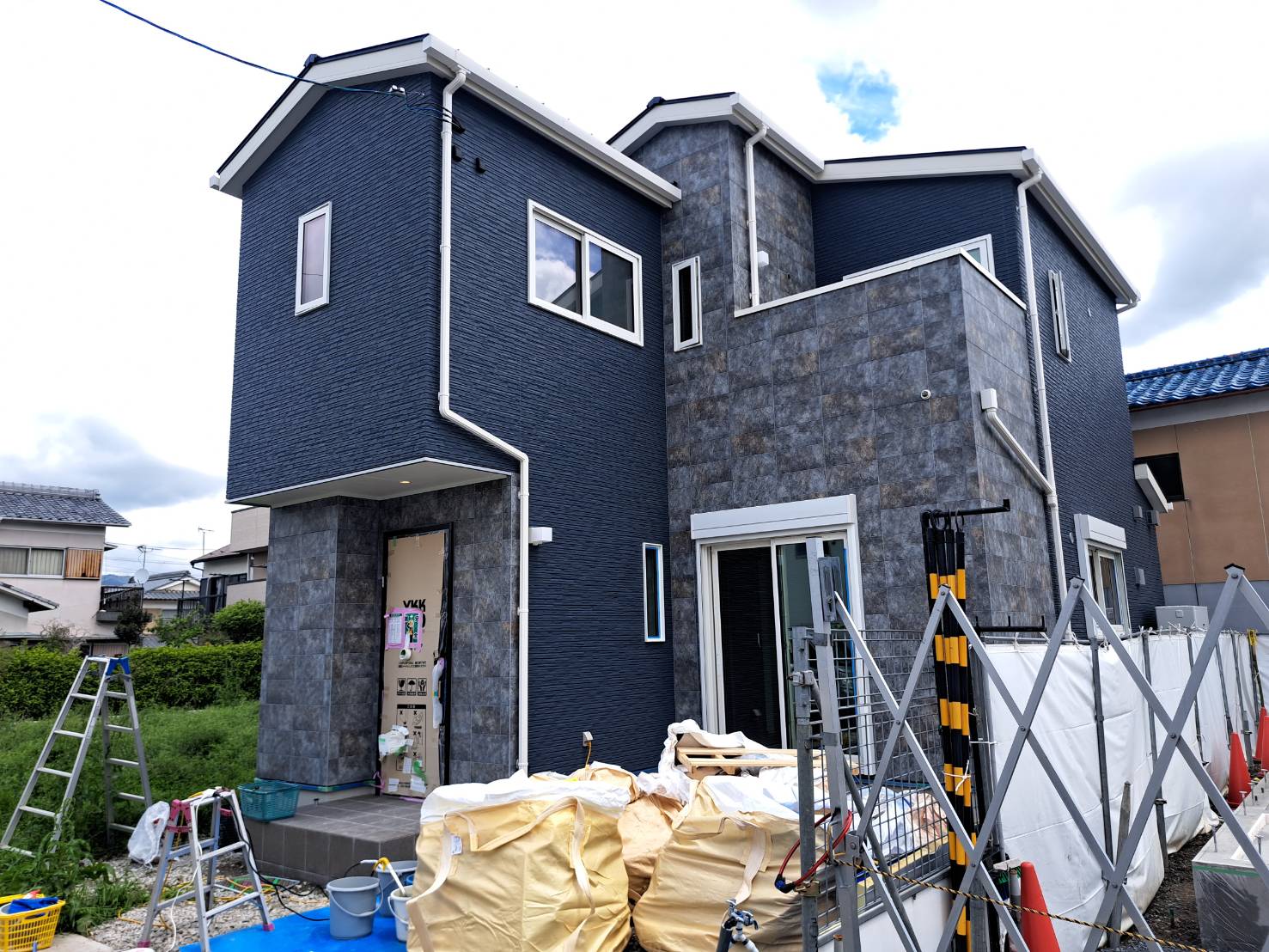 京都府亀岡市三宅町新築美装工事を実施