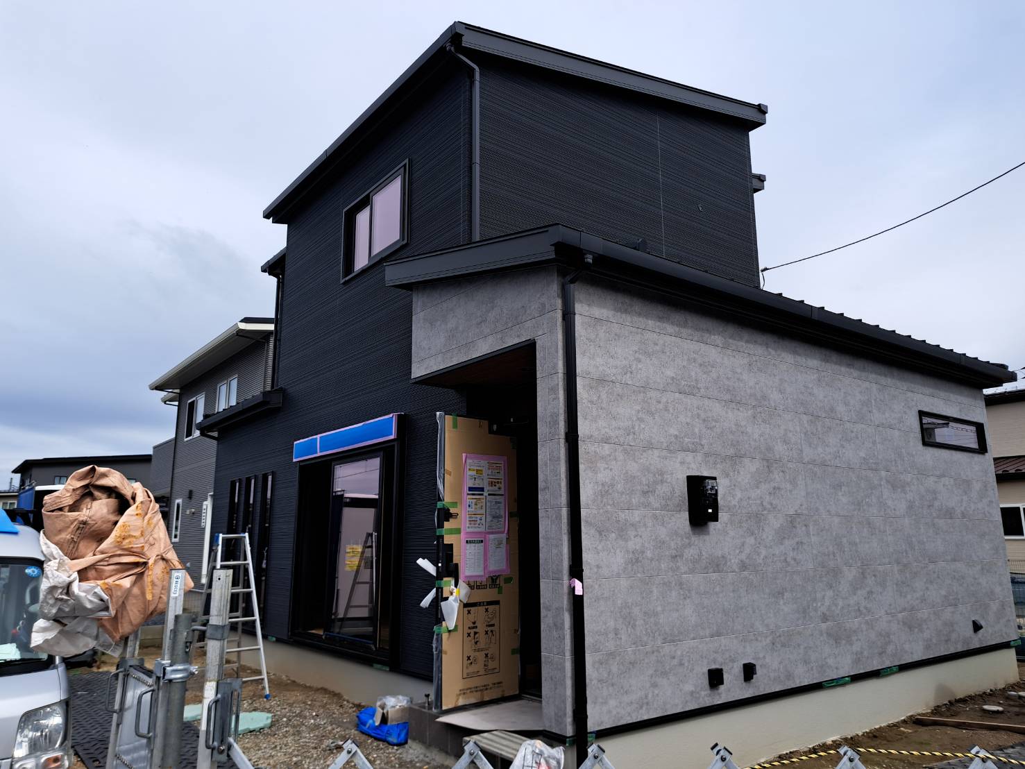 滋賀県甲賀市水口町新築美装工事を実施